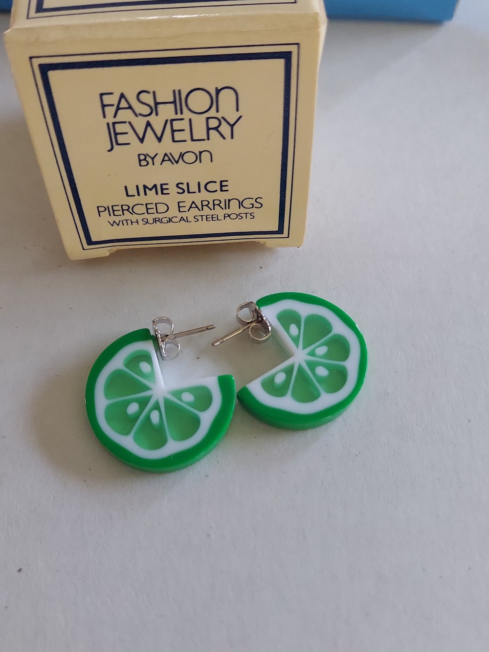 Vintage Avon Fashion Jewelry Lime Slice Pierced Earrings - Green & White